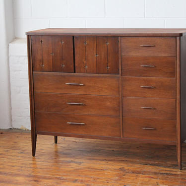 Broyhill From Vintage And Artisan Furniture Stores In Philadelphia