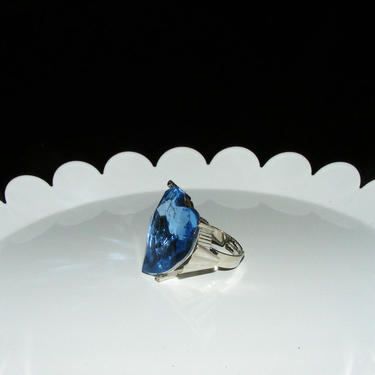 Large Blue Faceted Acyrlic Jeweled ring in size 6 