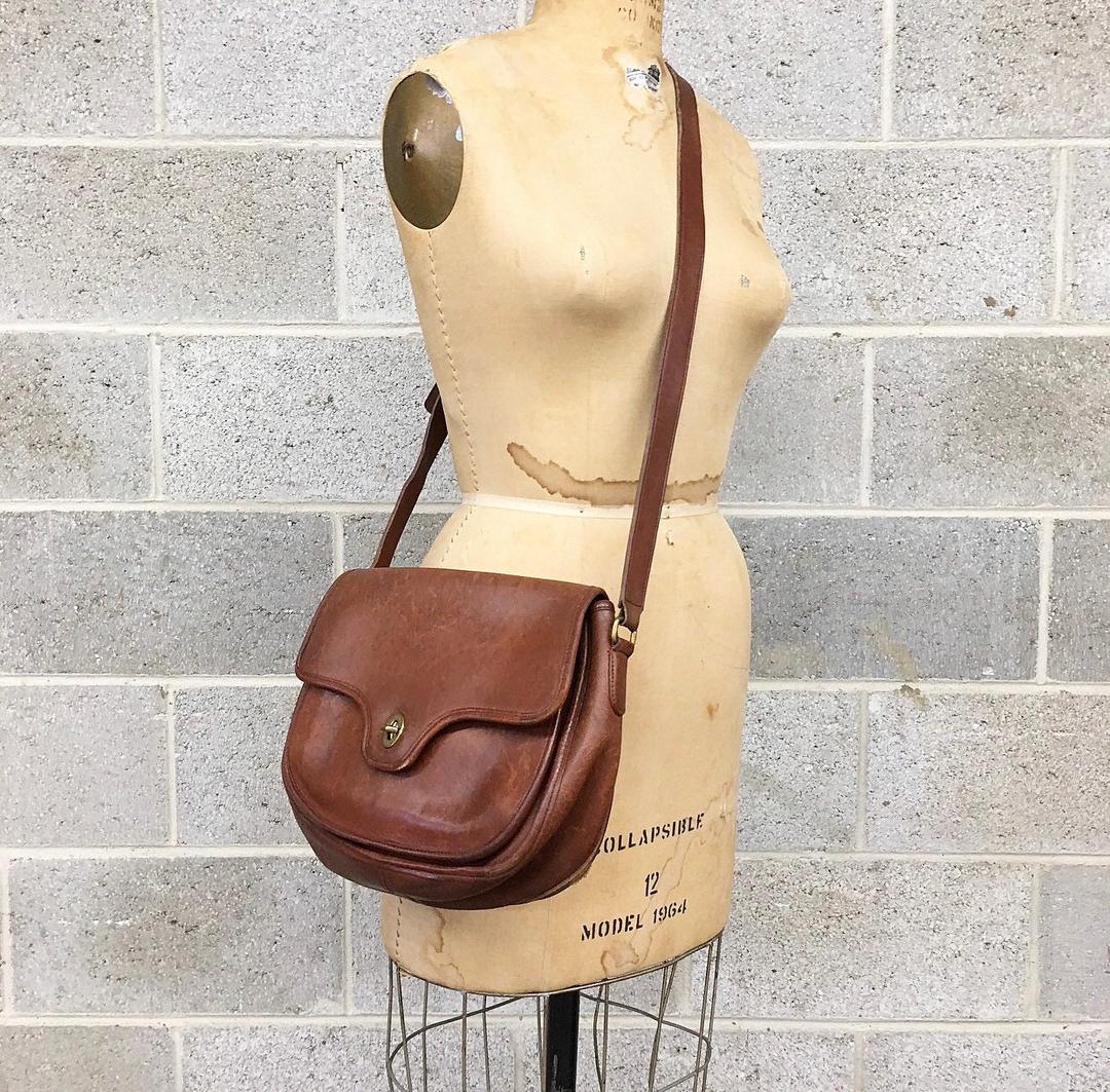 Vintage 1980s British tan crossbody COACH purse