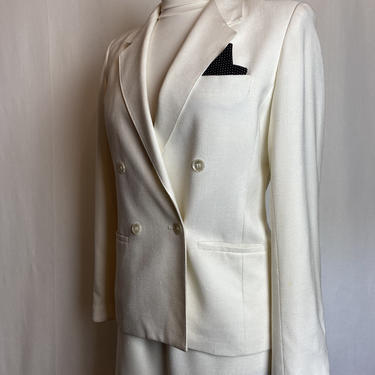 Vintage 70’s-80’s white suit~ 2 piece women’s skirt & jacket~ off white double breasted cropped~ wide lapel~ size small 