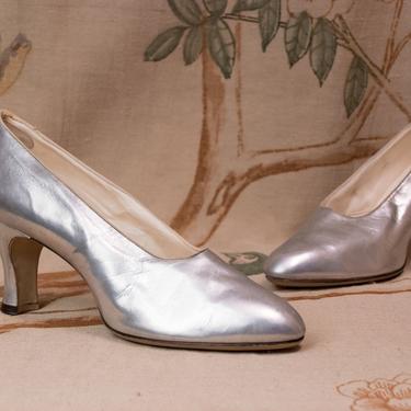 1920s Shoes - Size - Lustrous Silver Leather Mary Jane 20s Heels with Sleek Toe and Beaded Shoe Clips Size 6.5 