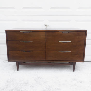 American Of Martinsville Dania Dresser With Mirror By