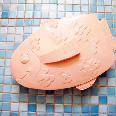 Vintage Pink Microwave Fish Dish - Fish Shaped Plastic Covered Dish - Quirky Kitchen Home Decor - Pink Retro Kitchen 