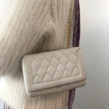 Vintage Sandra Roberts White Quilted Leather Purse 