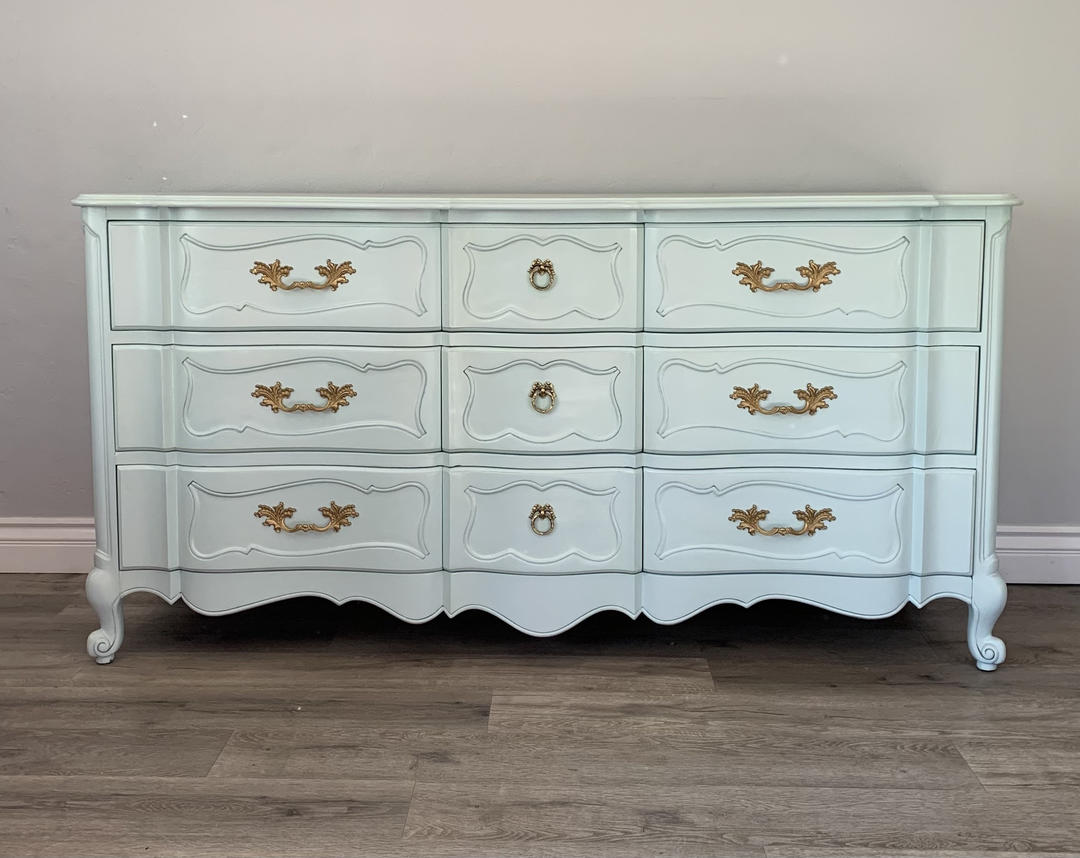 AVAILABLE! Thomasville Solid Wood Mint French Provincial Dresser ...