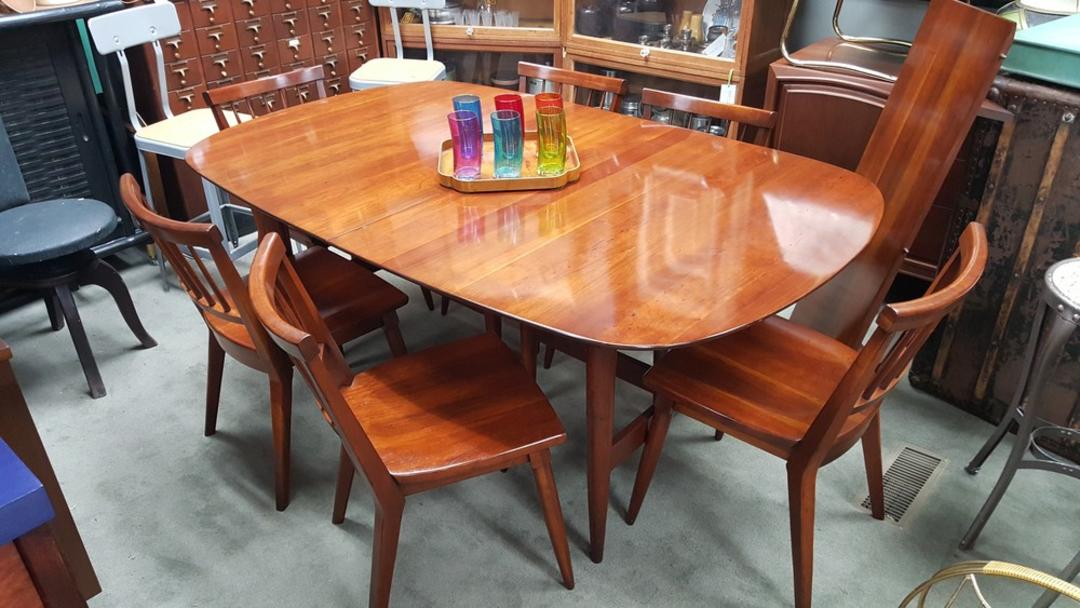 Vintage American Solid Cherry Dining Set with 6 Chairs and 1 Leaf Peg