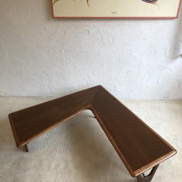 Boomerang Table 