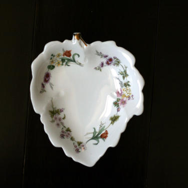 vintage wedgwood mirabelle pin dish/made in england/bone china 