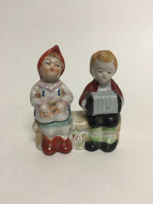 Novelty salt and pepper shakers made in Occupied Japan - 1940s
