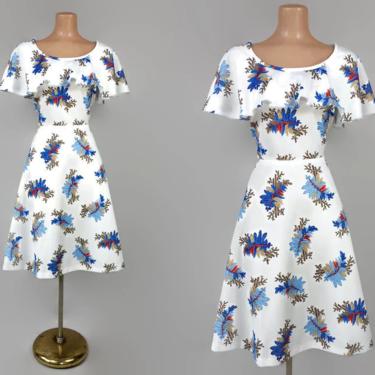 VINTAGE 60s 70s Novelty Print Flutter Sleeve Fit & Flare Dress | 1970s Cape Top Swing Dress | White Blue Print | Plus Size Volup 