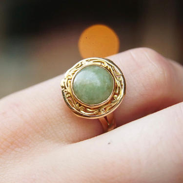 Vintage 14K Gold Jade Ring, Yellow Gold & Green Jade, Ornate Gold Setting, Marbled Gemstone, Size 7 3/4 US 
