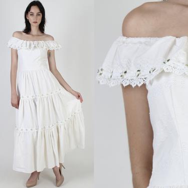 White Floral LaceSaloon Dress / Off The Shoulders Western Dress / 70s Antique Plantation Dress / Long Full Skirt Prairie Maxi Dress 