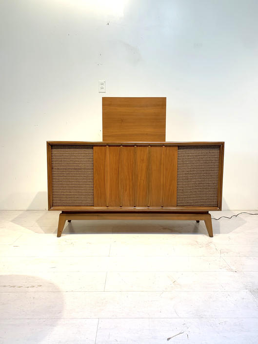 Vintage Admiral Stereo AMFMFM Console RadioPhono / Mid