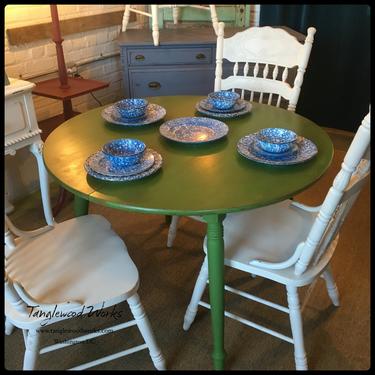 $315 - Green Drop Leaf Round Table with Two Leaves