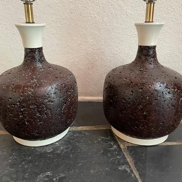 Mid Century Modern Pair of Sculptural Curved Chocolate Cork Table Lamps 