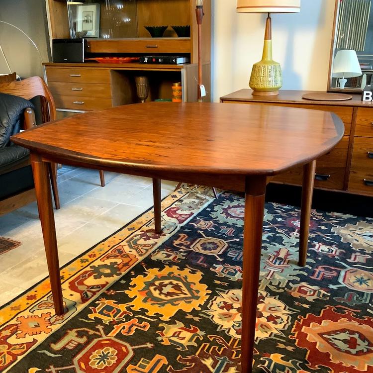 Scandinavian Rosewood Dining Table by Rastad &amp; Relling 1960S