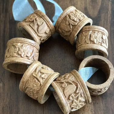 Vintage Wood Napkin Rings. Set of 7. Thanksgiving Table Decor. Dining Table decor. Natural Decor. Woodgrain. Picnic. Rhapsody Attic on Etsy. 