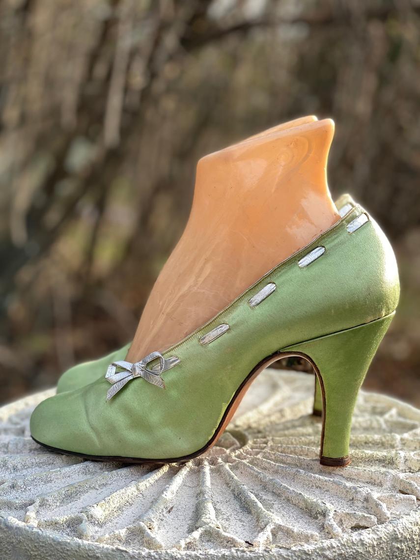 Green vintage outlet heels