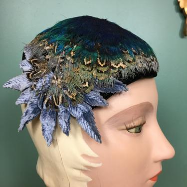 1950s headpiece, vintage hat, peacock feathers, Art Deco style, feather hat, teal blue, flapper style, statement hat, 1950s hat, skull cap 