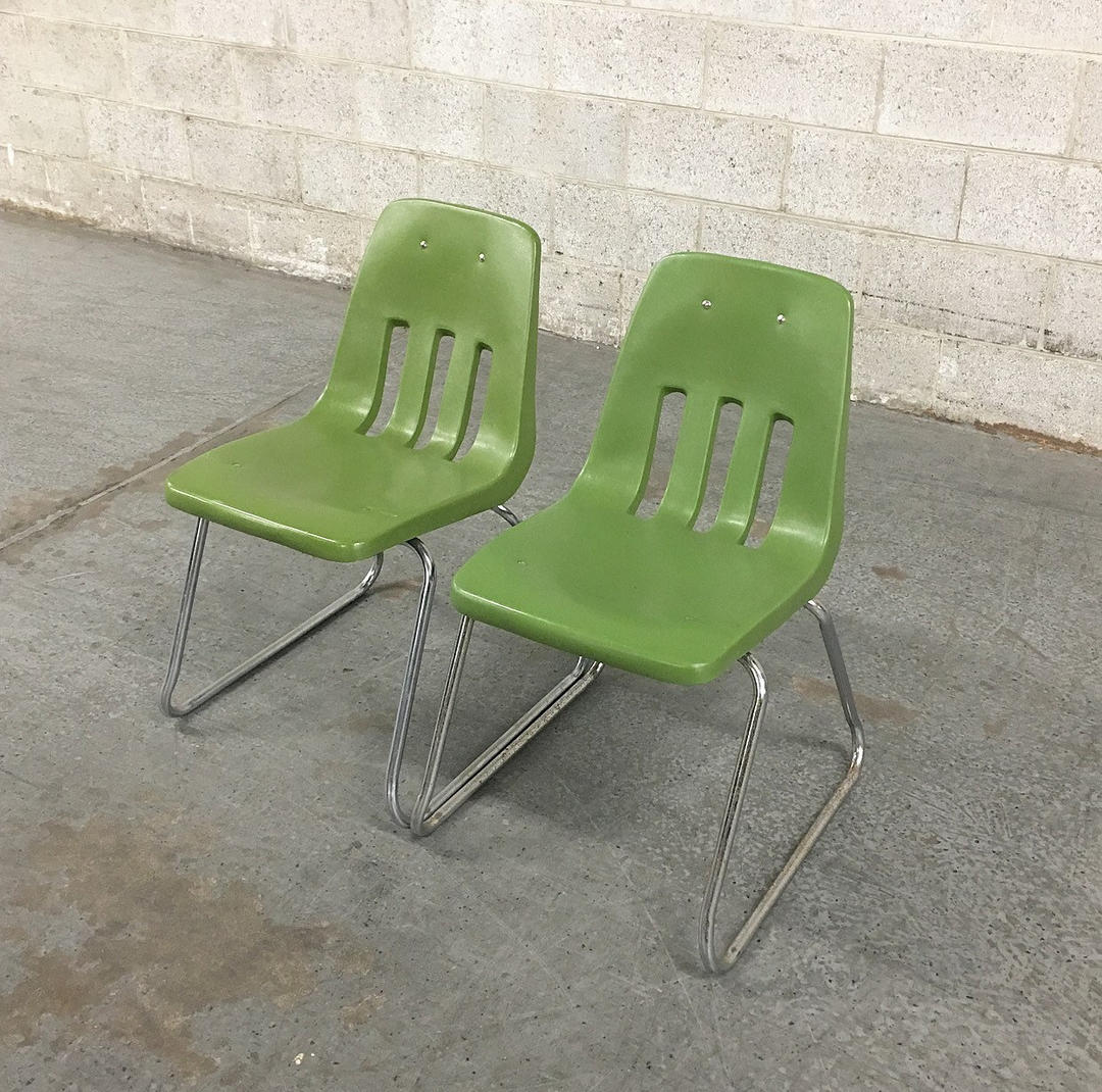 LOCAL PICKUP ONLY ———— Vintage Plastic Chairs Retrospect Vintage