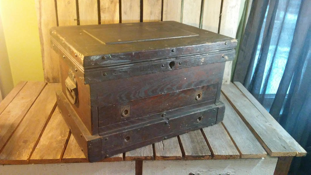 Antique Traditional Farmhouse Pine Wood Tool Box Machinist Chest
