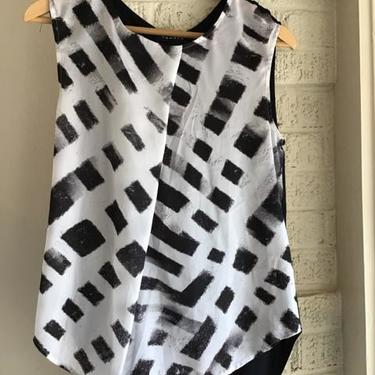 Trouve Size XS White & Black Top