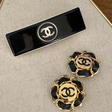 Vintage 90s CHANEL CC Logo Monogram Black White | Moonstone 