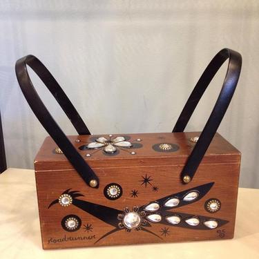 Enid Collins "roadrunner" box purse, 1960s. #1960s #1960spurses #enidcollins #collectiblepurses #pollysuesvintageshop