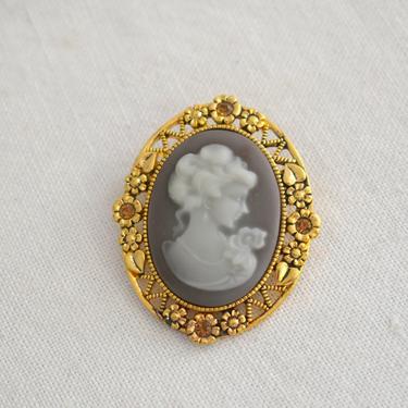 1970s Brown Cameo Brooch 