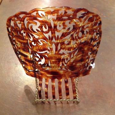 Vintage Spanish hair comb.  #vintagehairaccesories. #spanishhaircomb #pollysuesvintageshop