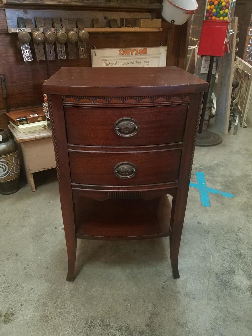 Mid Century Hickory Manufacturing Company Hepplewhite Style Mahogany Side Table Earthwise