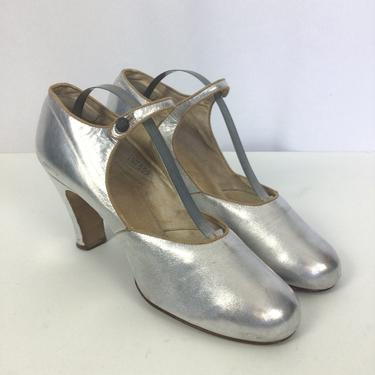 Vintage 20s shoes | Vintage silver metallic Mary Janes | 1920s button strap shoes 