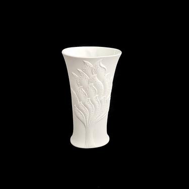Vintage Mid Century Modern Kaiser W. Germany Matte White Bisque Porcelain Modernist Design Vase #582/25 Raised Leaves Floral 9 7/8&amp;quot; M. Frey 