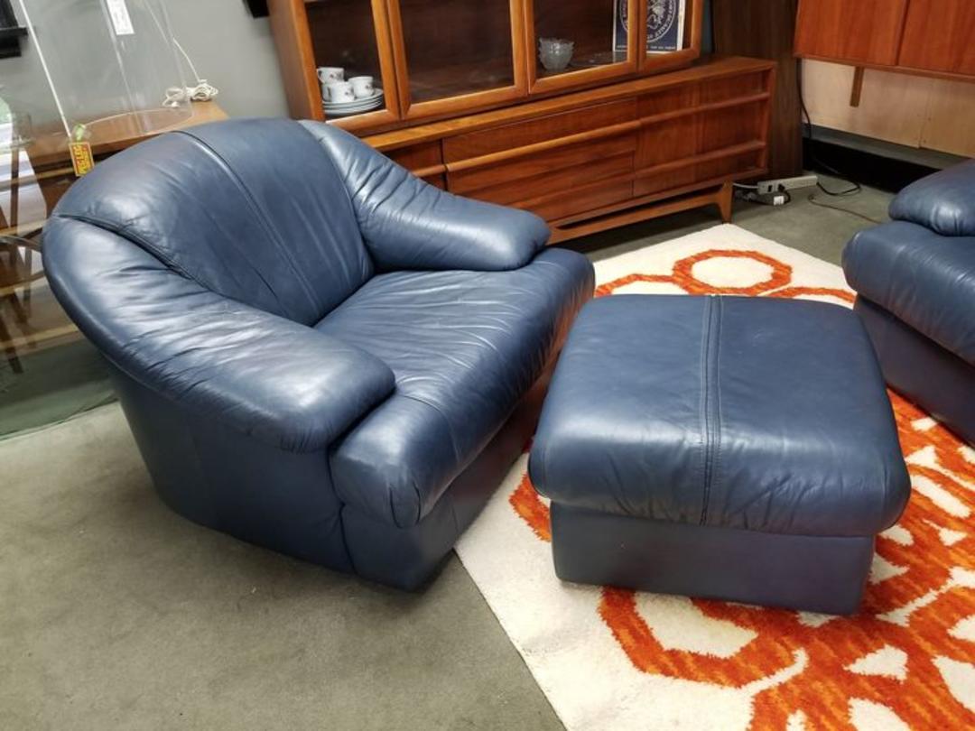 Natuzzi leather chair and ottoman sales