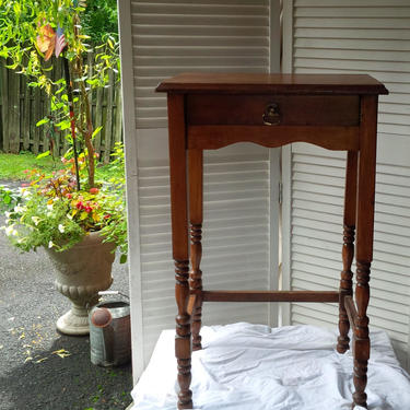 Table Primitive Farmhouse Accent/ Side Table Spindle Legs Poppy Cottage Painted Furniture PAINT to ORDER Custom 
