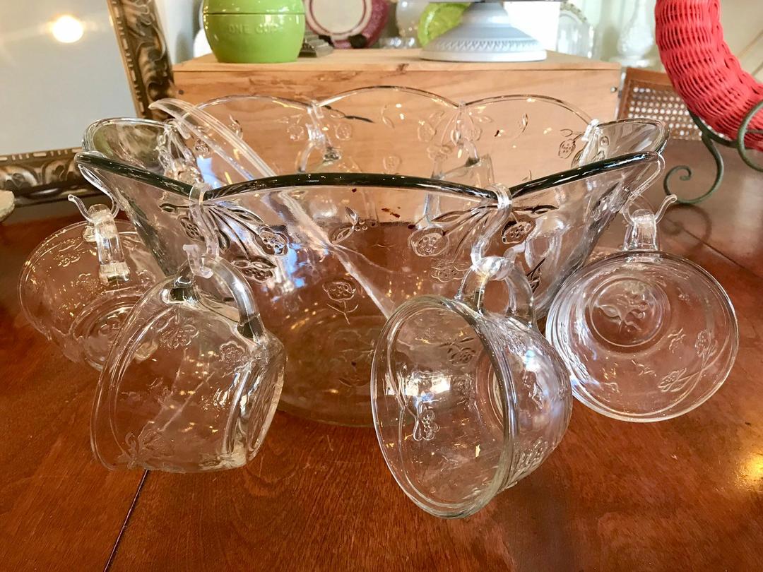 Savannah Anchor Hocking Punch Bowl Set 8 Glasses and Ladle Antique