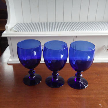 Beautiful VINTAGE Cobalt Blue Wine Glasses// Set of 3 Retro Blue Wine Goblets// MCM Blue Barware 