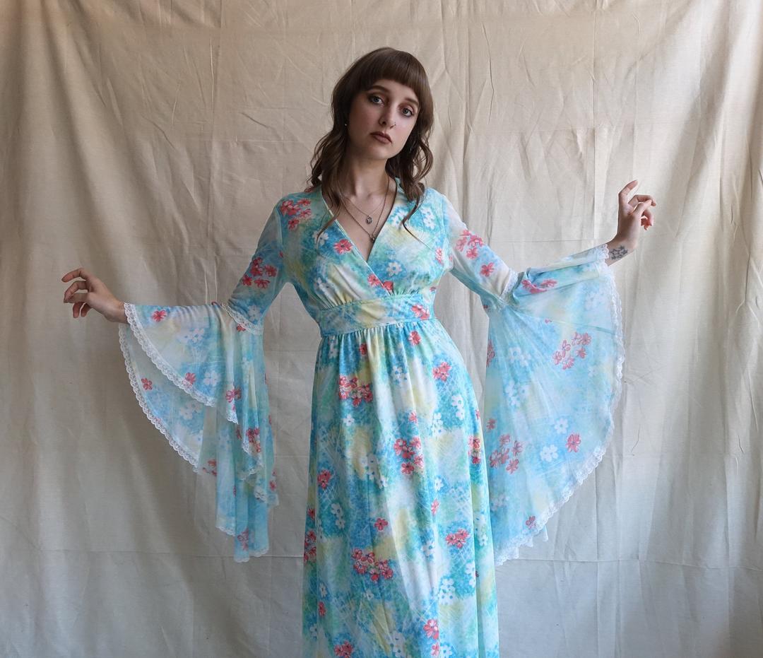 Bell sleeve 70s clearance dress