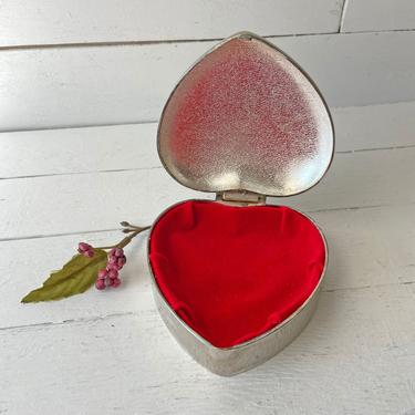 Vintage Silver Heart Box With Red Felt Inside // Engagement Ring Box, Christmas Jewelry Gift Box // Birthday Jewelry Gift Box // Gift 