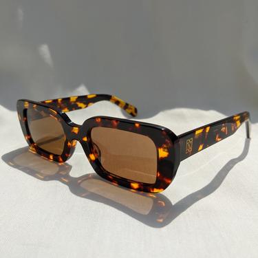 Raie Mary Sunglasses / Available in Tort