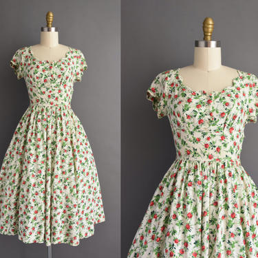 1950s vintage dress | Vicky Vaughn Red &amp; Green Floral Print Scallop Trim Linen Full Skirt Summer Dress | XS Small | 50s dress 