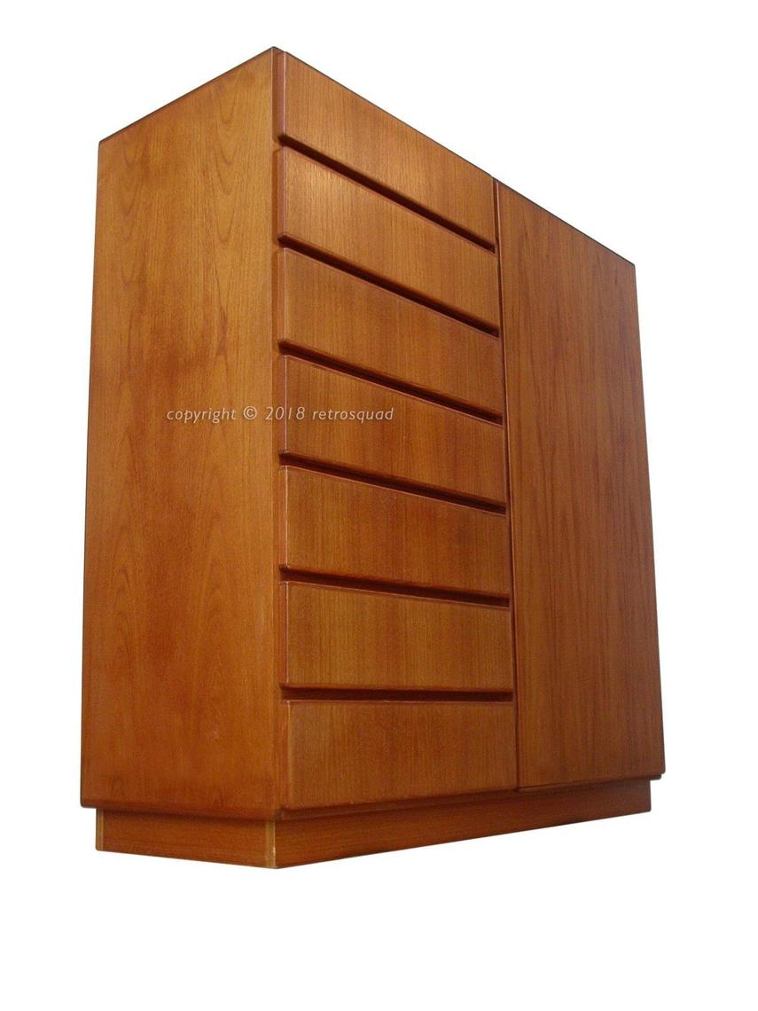 High Quality Danish Modern Teak Gentleman's Chest Dresser Credenza By