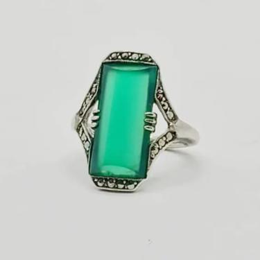 Art Deco Vintage Sterling Chrysoprase Marcasite Ring. 