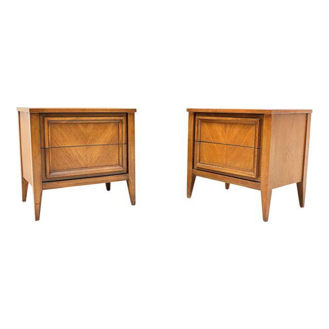 Mid Century Thomasville Walnut Nightstandsa Pair. Castle Furniture