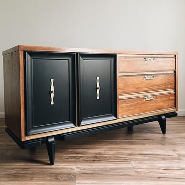 1970s Mid Century Modern Dresser - Sideboard Buffet - Credenza 