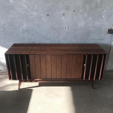 Mid Century Modern Stereo Console by Zenith Model Z960
