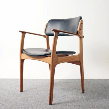 Danish Modern Arm Chair Made With Oak By Erik Buch - (314-081.1) 
