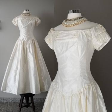 Vintage Ivory Bianchi Wedding Gown, Size 8 / Off the Shoulder Regency Bridal Gown / Full Luminous Ball Gown / Birthday Princess Prom Dress 