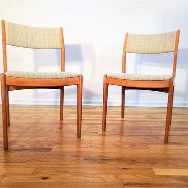 Mid Century Pair of D Scan Dining Chairs 