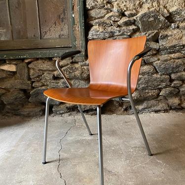 Mid century modern arm chair Fritz Hansen Arne Jacobsen Knoll studio arm chair mid century accent chair 